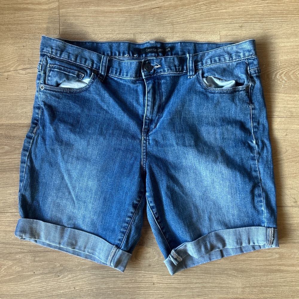 Calvin Klein Jeans Womens Skinny Denim Shorts Medium‎ Wash Cuffed Size 33 16